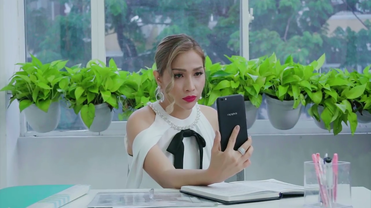 Gái quê Hồ Ngọc Hà bỗng bắt được vàng, trở thành con át chủ bài trong cuộc chiến showbiz